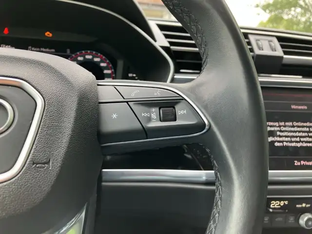 Audi Q3 view 23