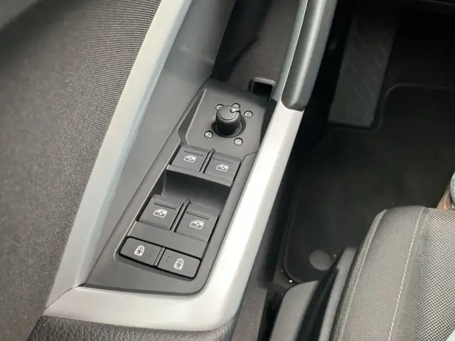 Audi Q3 view 20