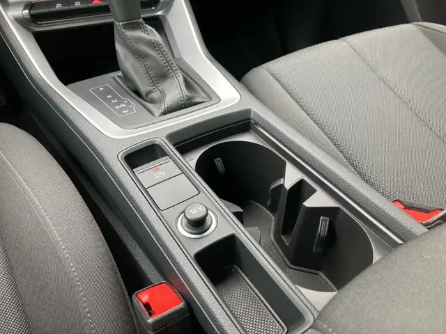 Audi Q3 view 30