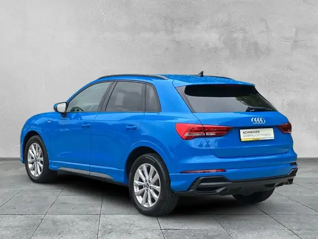 Audi Q3 view 3