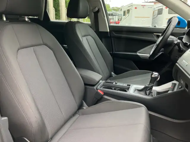 Audi Q3 view 25