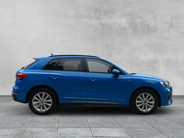Audi Q3 view 6