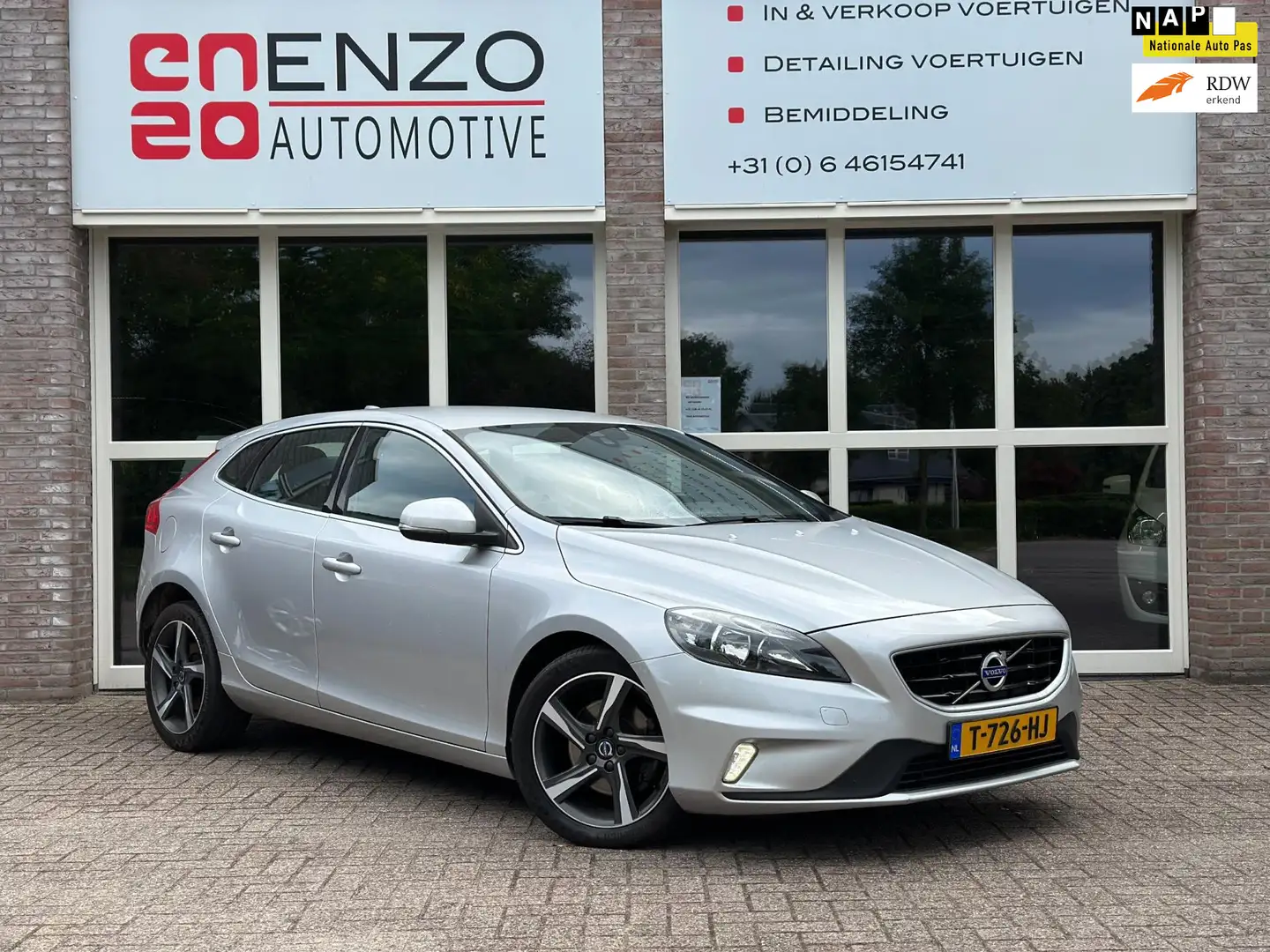 Volvo V40 2.0 R-Design|Vol opties|Goed onderhoud| Stříbrná - 1