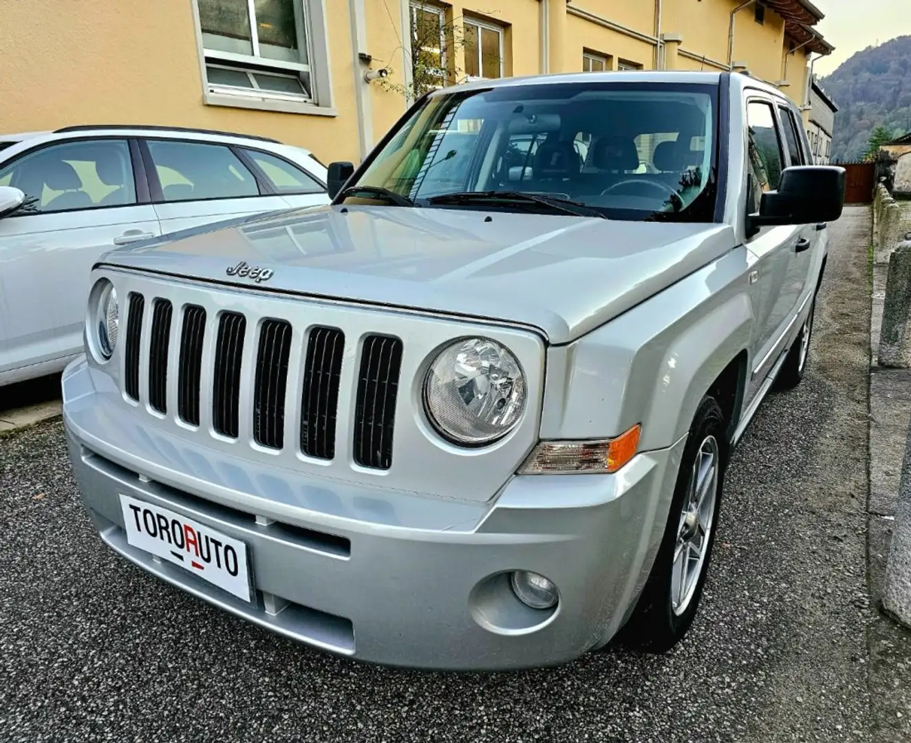 Jeep Patriot 2.0 Turbodiesel DPF Limited Plateado - 2