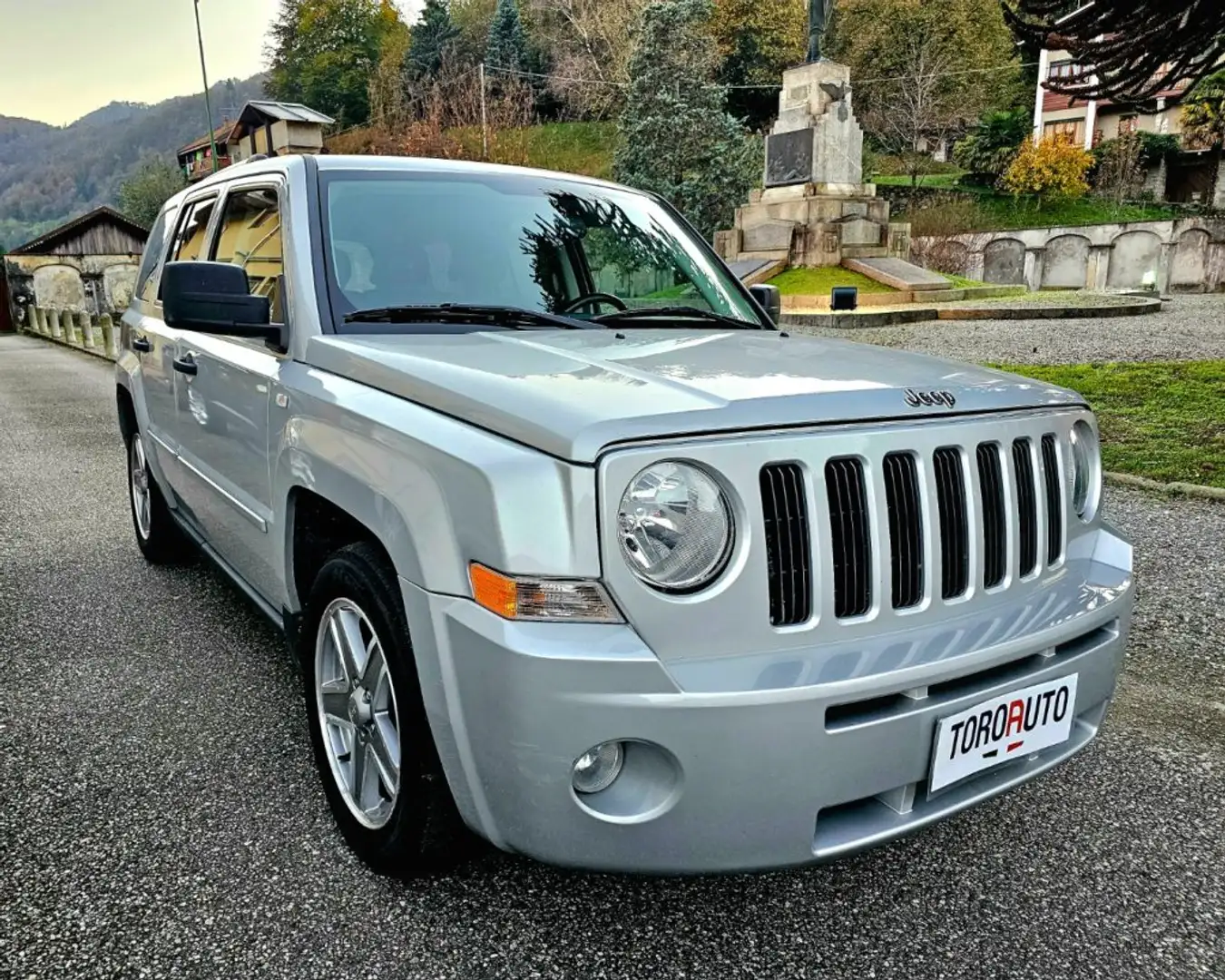 Jeep Patriot 2.0 Turbodiesel DPF Limited Plateado - 1