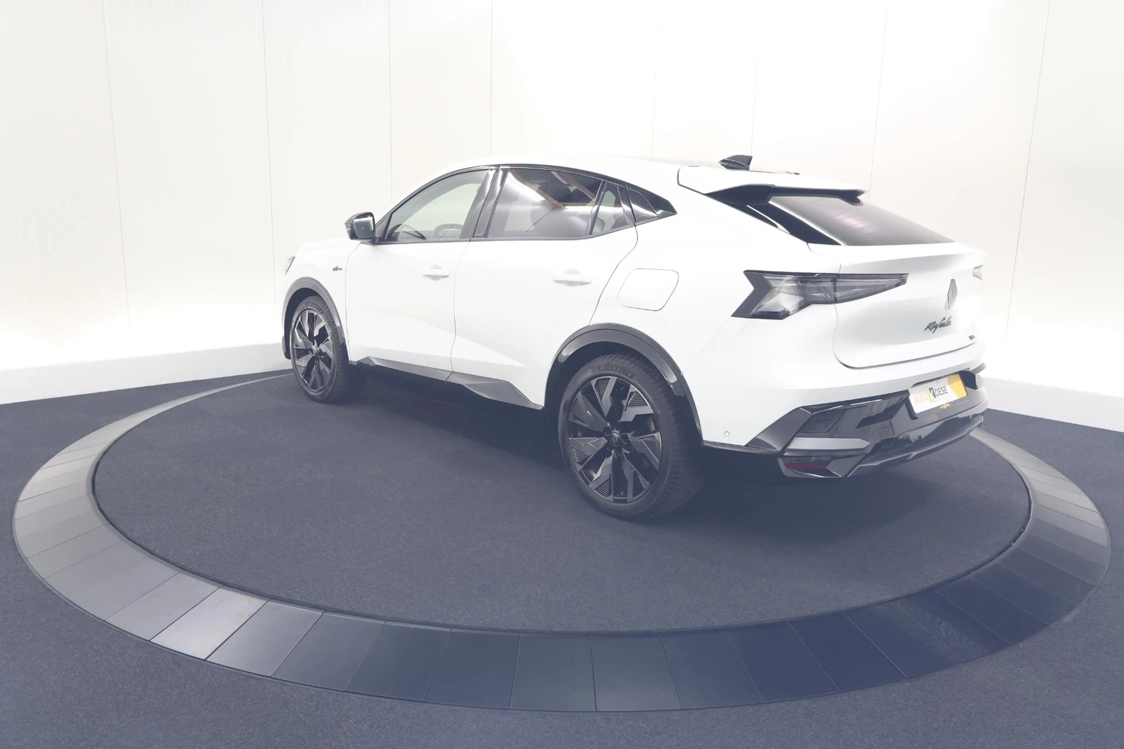 Renault Rafale 1.2 E-Tech 4x4 plug-in hybrid 300 esprit Alpine | — photo 12