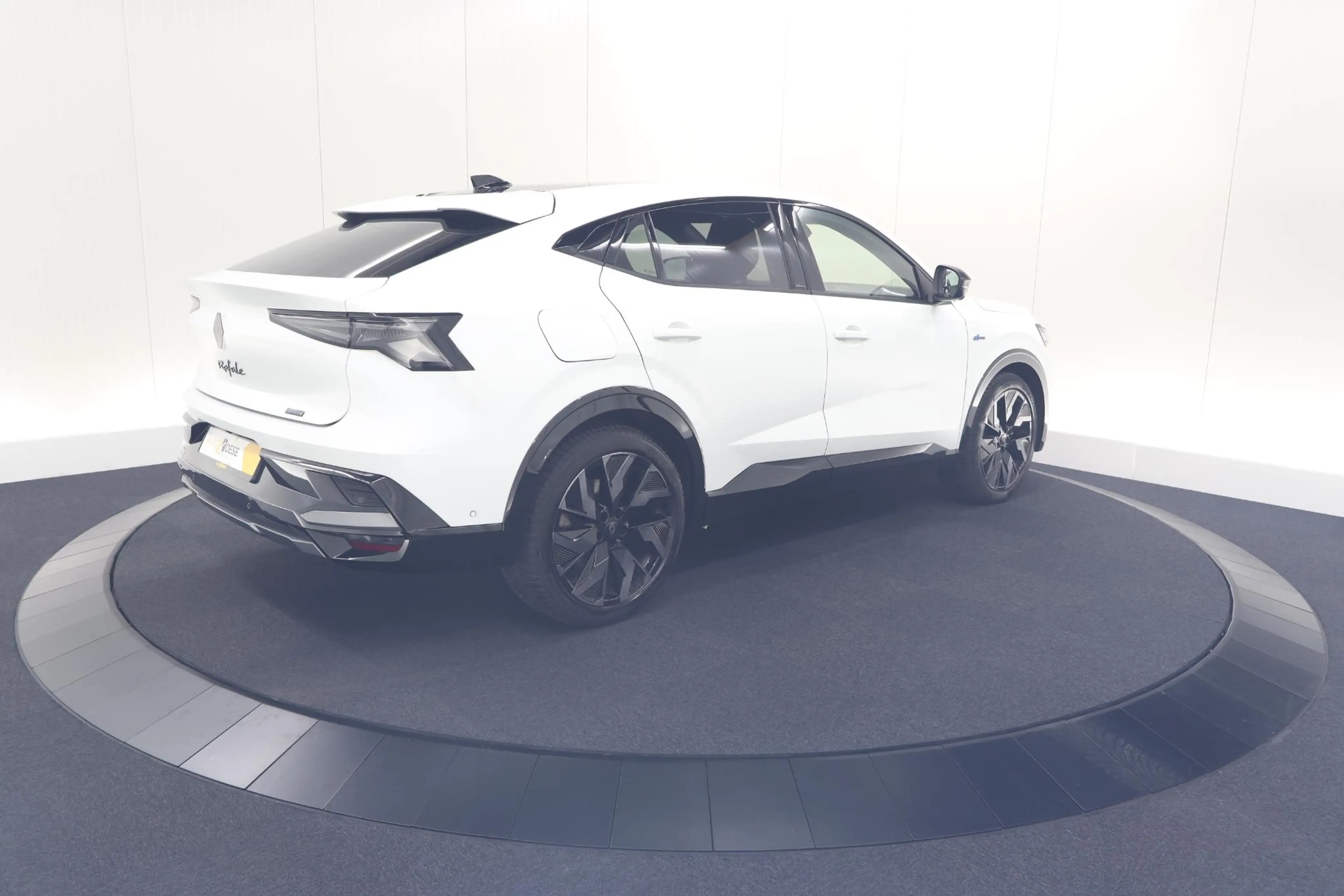 Renault Rafale 1.2 E-Tech 4x4 plug-in hybrid 300 esprit Alpine | — photo 9