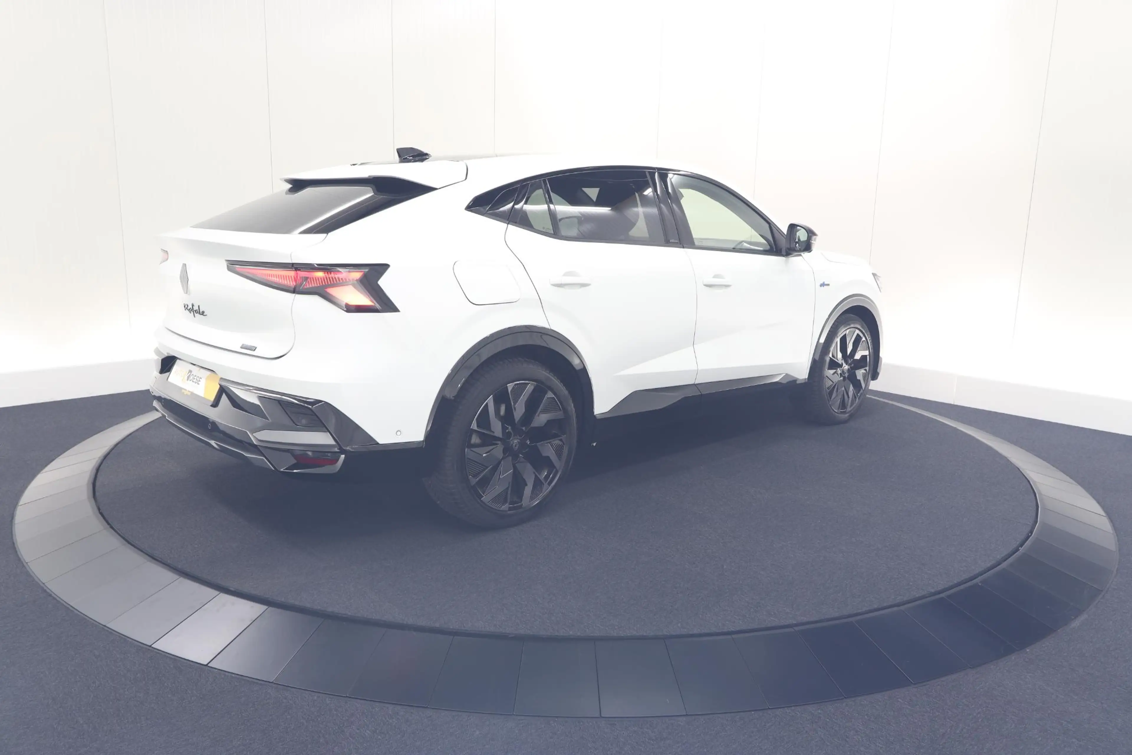 Renault Rafale 1.2 E-Tech 4x4 plug-in hybrid 300 esprit Alpine | — photo 5
