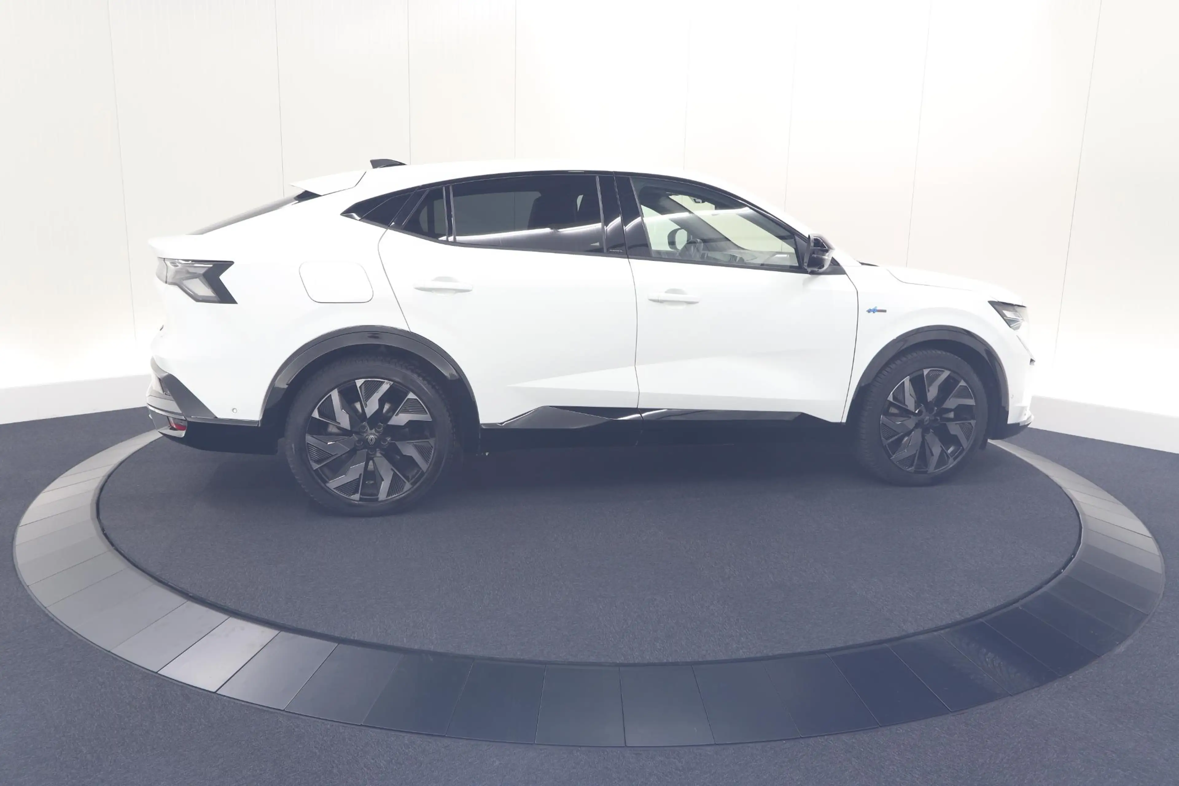Renault Rafale 1.2 E-Tech 4x4 plug-in hybrid 300 esprit Alpine | — photo 8