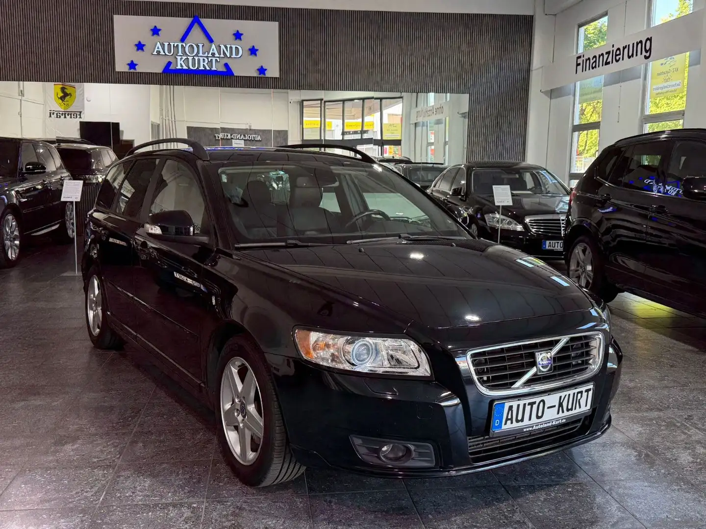 Volvo V50 Kombi 2.0 D Momentum*Leder*Xenon*WR Schwarz - 1
