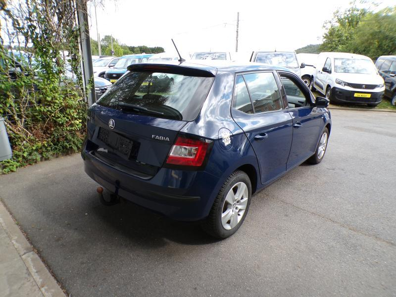 Skoda Fabia 1.0i 75cv Bleu 05/18 Airco Capteurs Bluetooth — photo 4