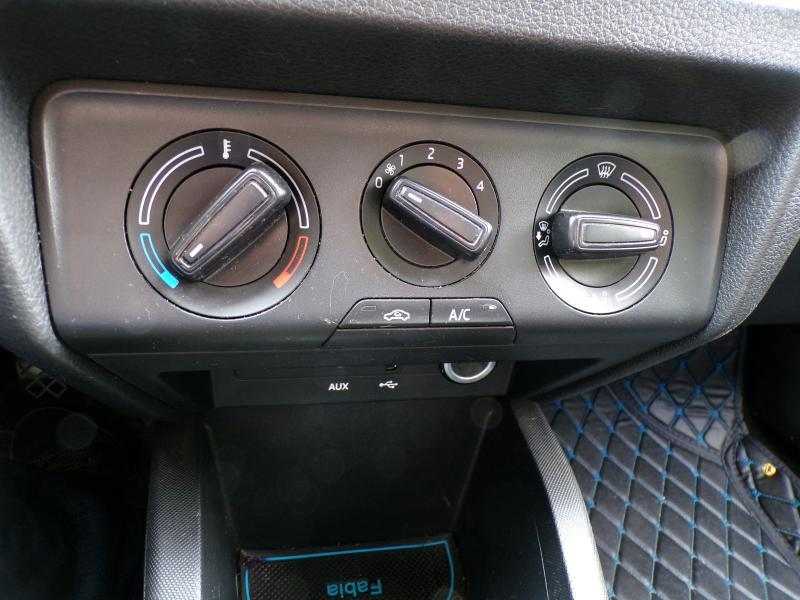 Skoda Fabia 1.0i 75cv Bleu 05/18 Airco Capteurs Bluetooth — photo 10