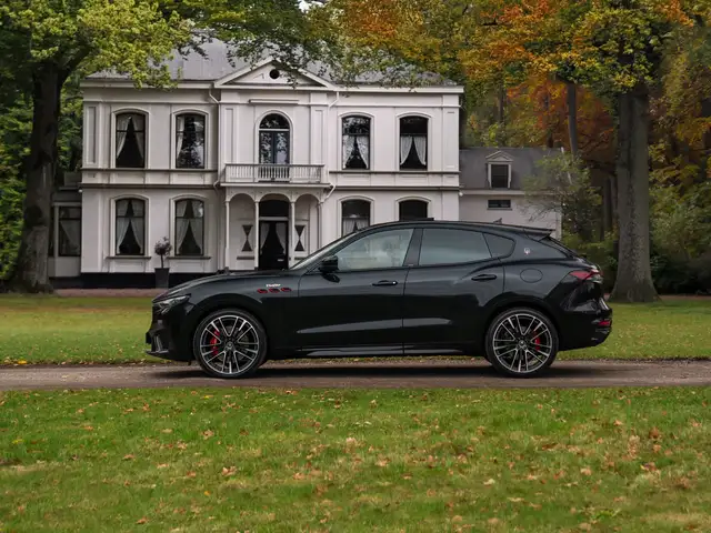 Maserati Levante 3.8 V8 Trofeo | Facelift | Pano-dak | Carbon | Sto