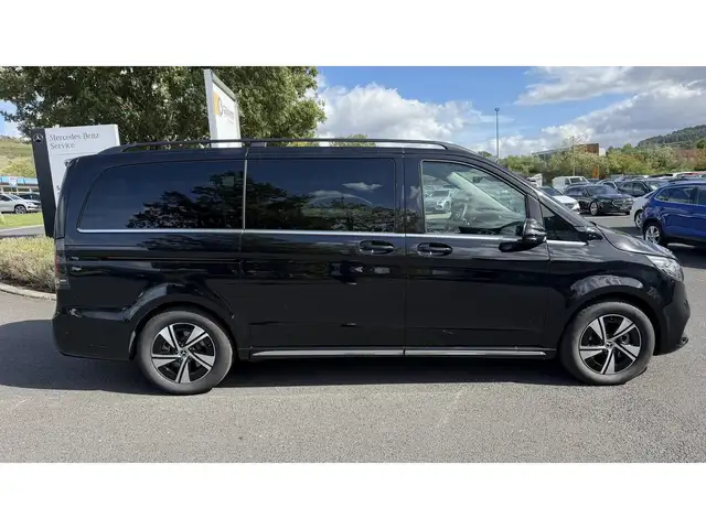 Mercedes-Benz EQV view 4