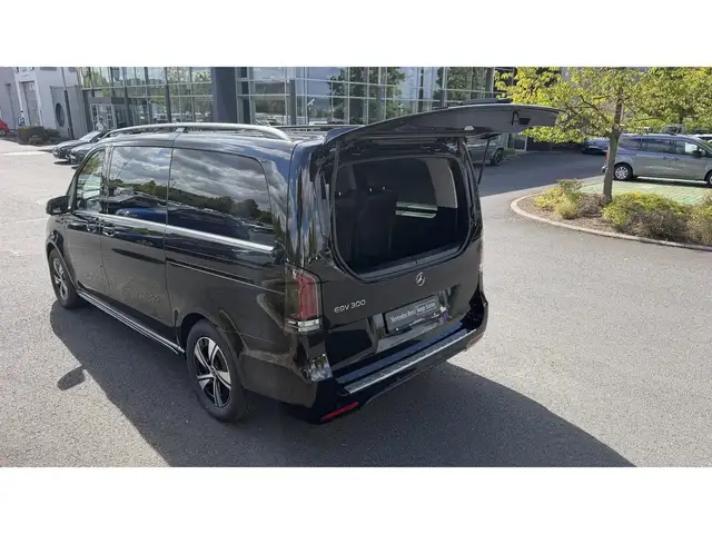 Mercedes-Benz EQV view 6