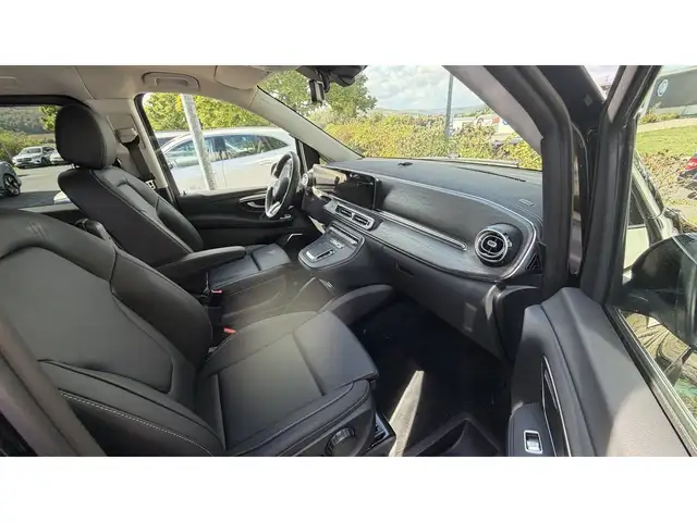 Mercedes-Benz EQV view 9