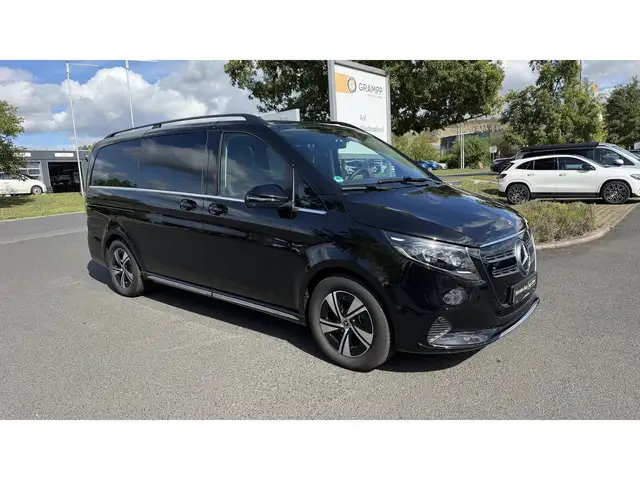 Mercedes-Benz EQV view 3