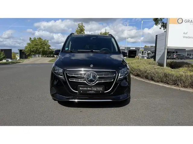 Mercedes-Benz EQV view 2