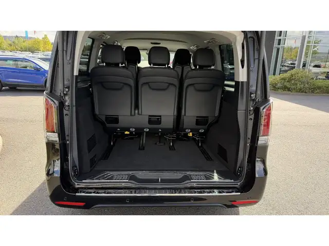 Mercedes-Benz EQV view 7