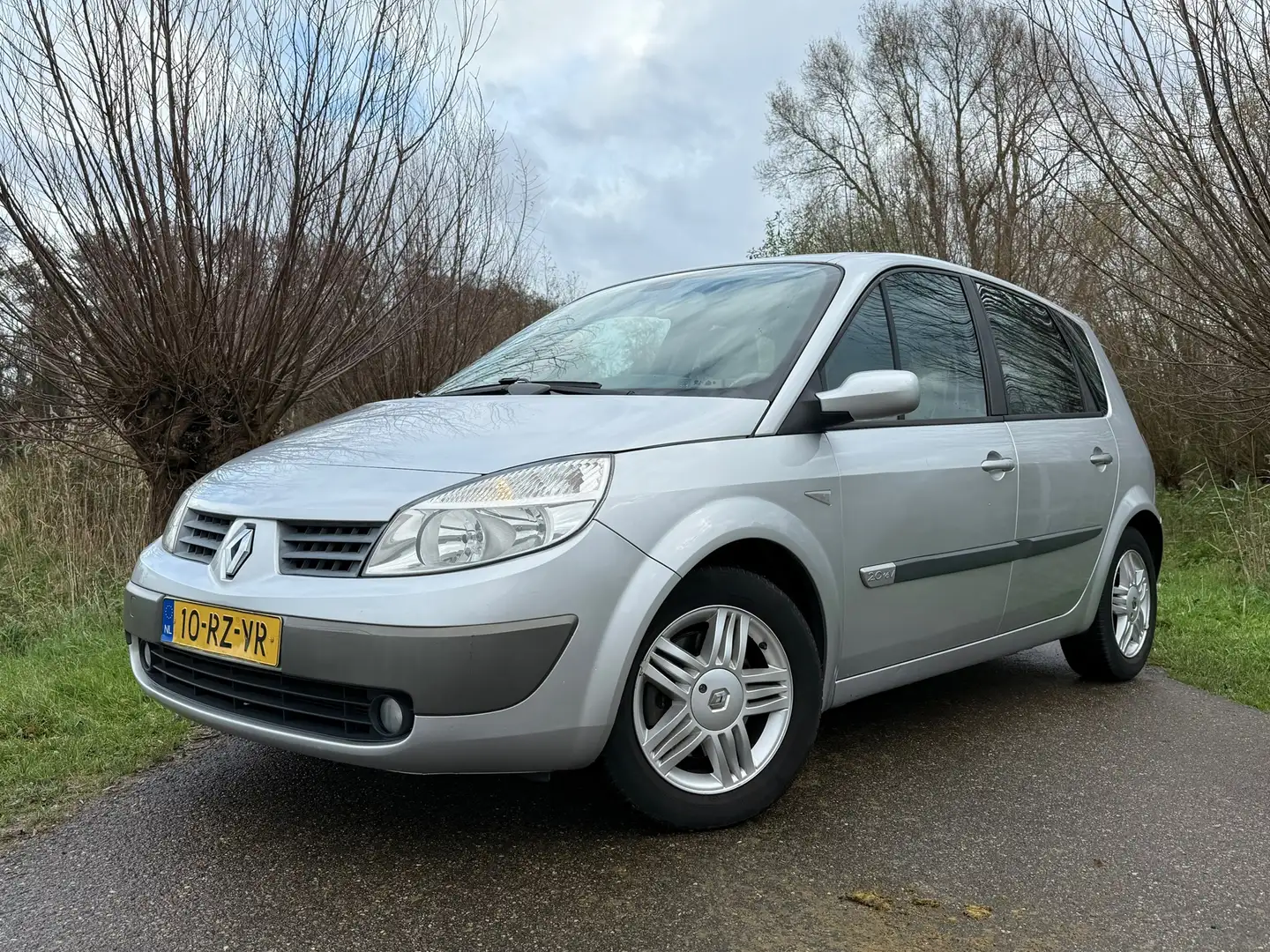 Renault Scenic 2.0-16V Tech Line Clima Half-Leder Nieuwe APK 6 Ve Grau - 1