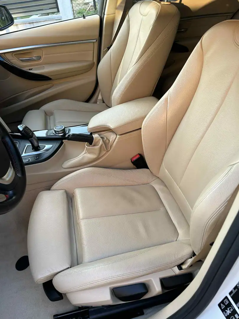 BMW 330 330iA Touring xDrive - 1