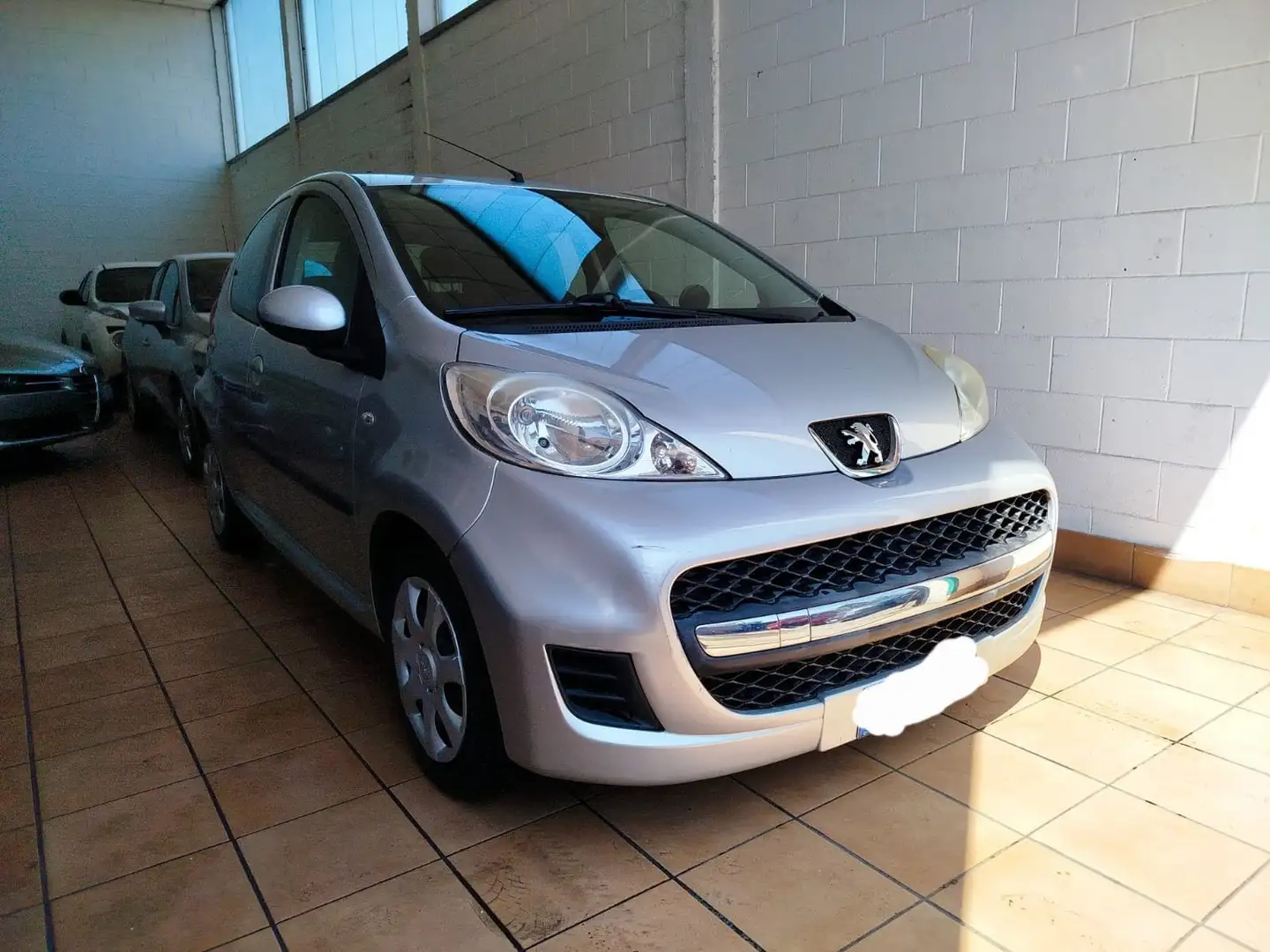Peugeot 107 107 1.0 12v Allure (sweet years) 5p 2tronic FL Argent - 2