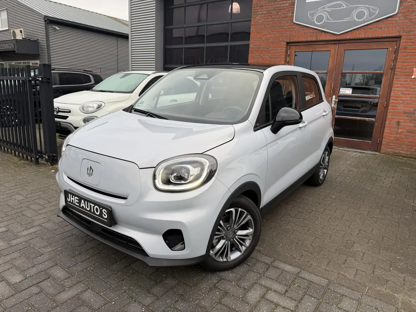 Leapmotor T03 Design 37.3 kWh | Panoramadak | Navi | Camera siva - 1