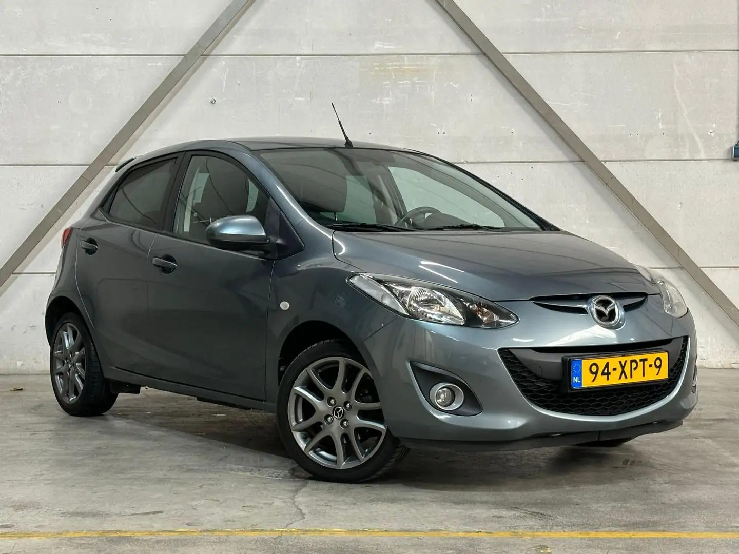 Mazda 2 1.3 BIFUEL Navigator GT Grijs - 2