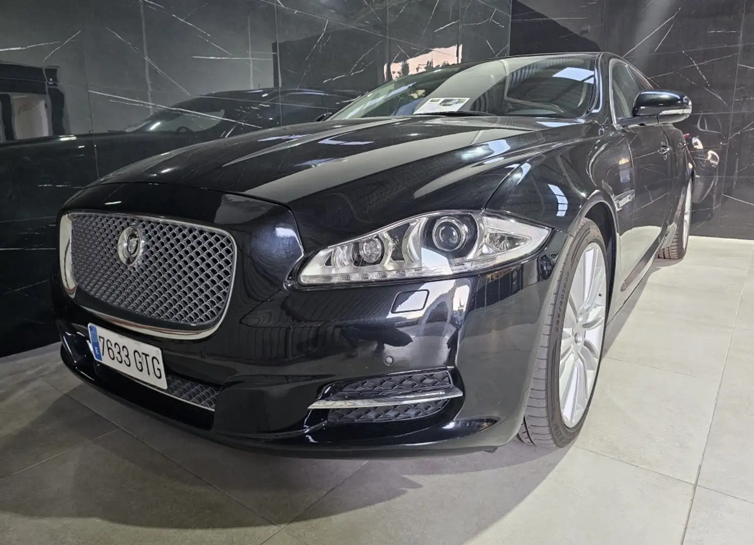 Jaguar XJ 5.0 LWB Portfolio Aut. Negro - 2