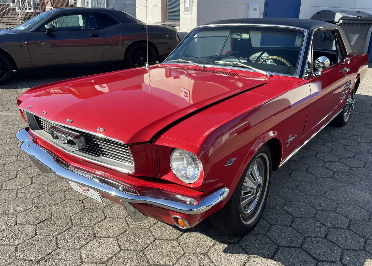 Ford Mustang Coupe Rot - 1