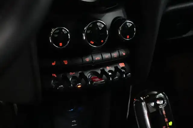 Mini Hatch view 28