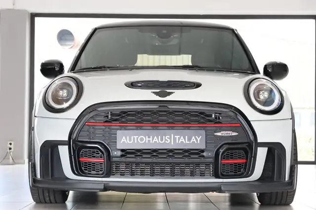 Mini Hatch view 3