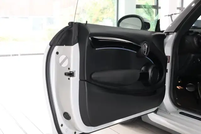 Mini Hatch view 14