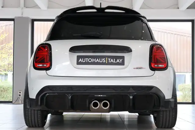 Mini Hatch view 5