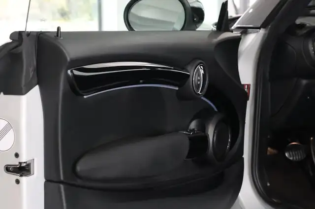 Mini Hatch view 15