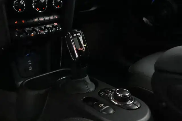 Mini Hatch view 30