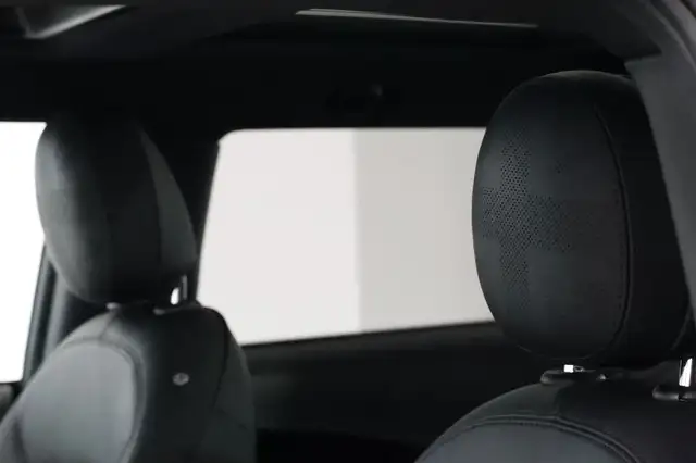 Mini Hatch view 18