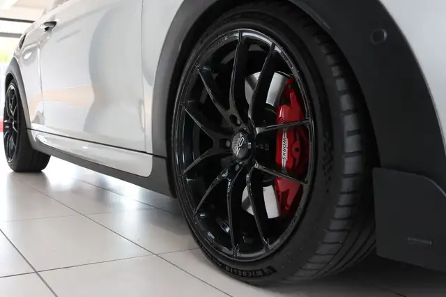 Mini Hatch view 9