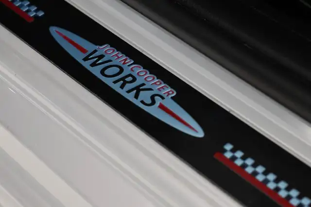 Mini Hatch view 16