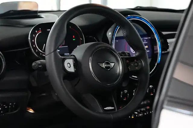 Mini Hatch view 21