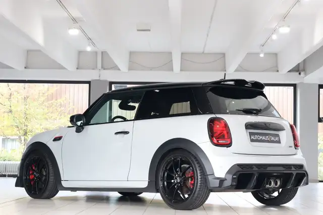 Mini Hatch view 4