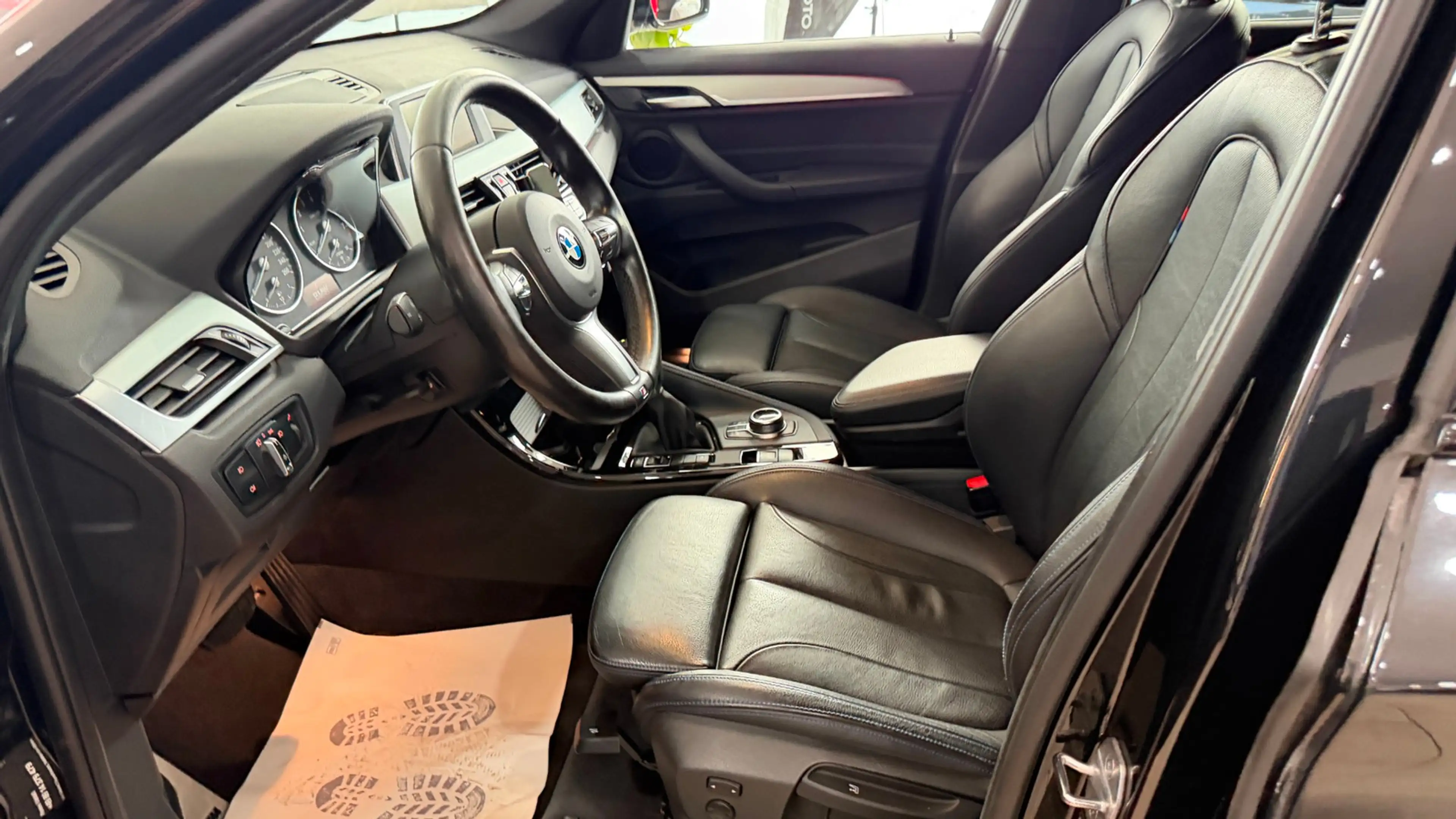 BMW X1 xDrive 25 i M Sport AHK*NAVI — photo 12