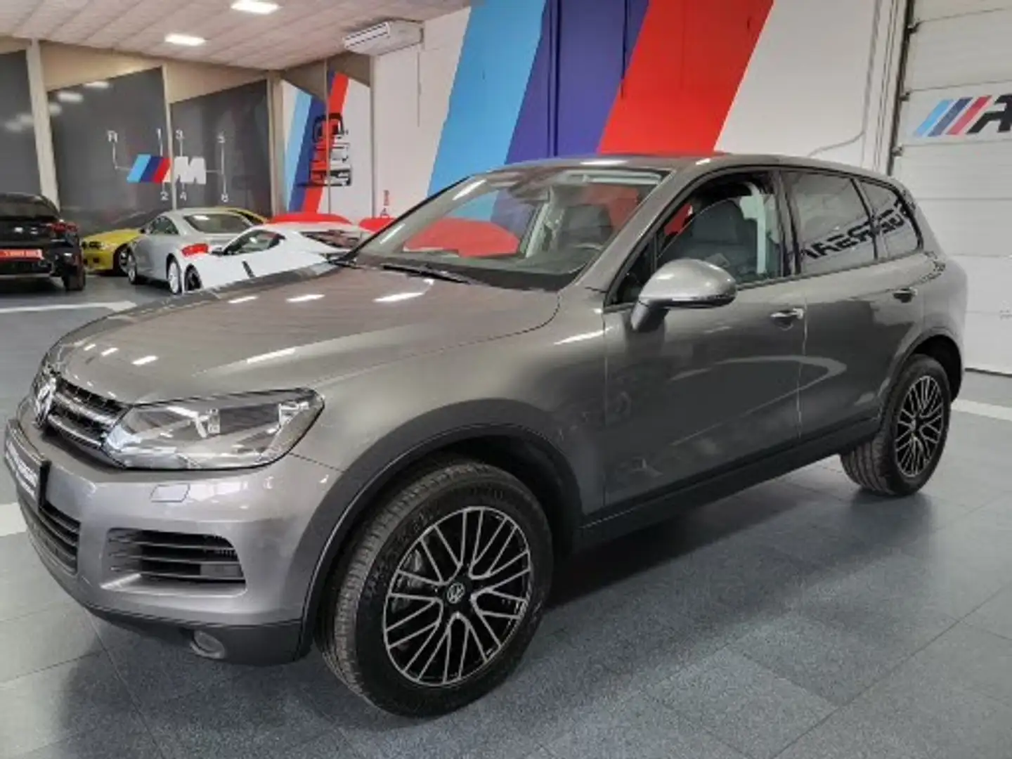 Volkswagen Touareg 3.0TDI V6 BMT Pure Tiptronic Grau - 1