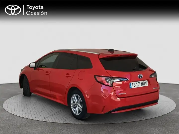 Toyota Auris 2023, foto 2