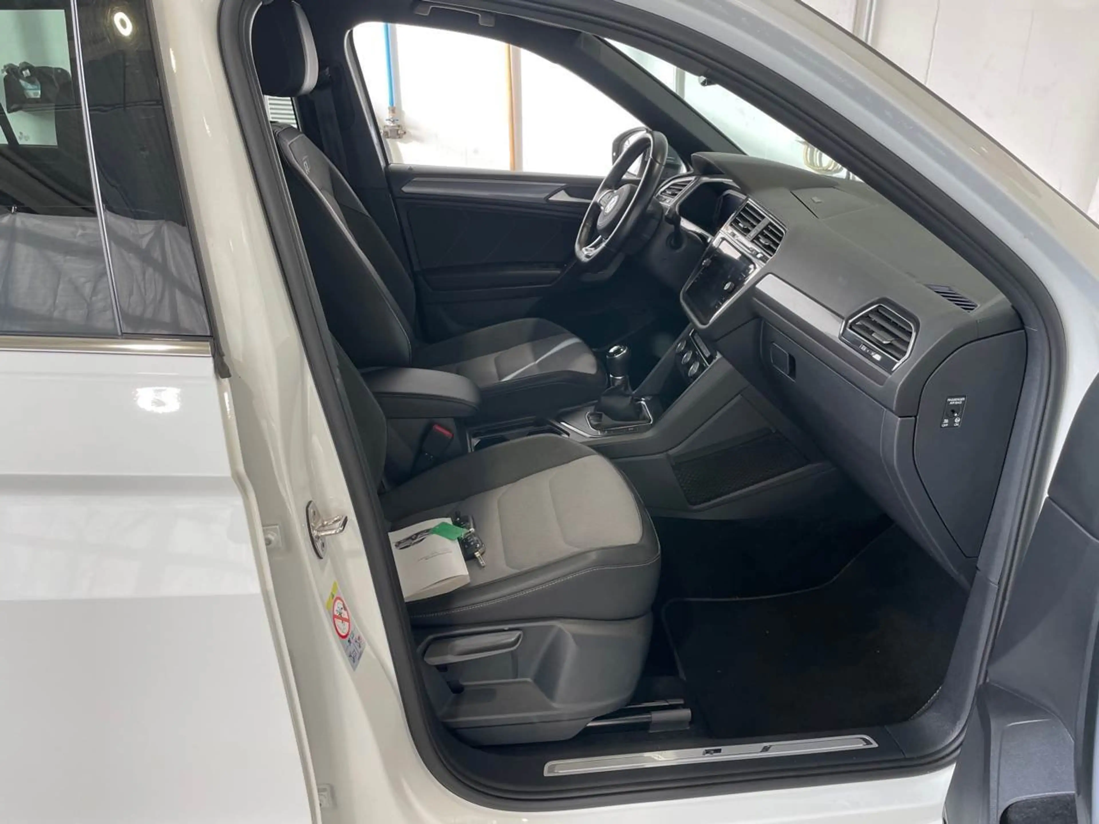 Volkswagen Tiguan Allspace 2.0 TDI Comfortline R-Line AID — photo 9