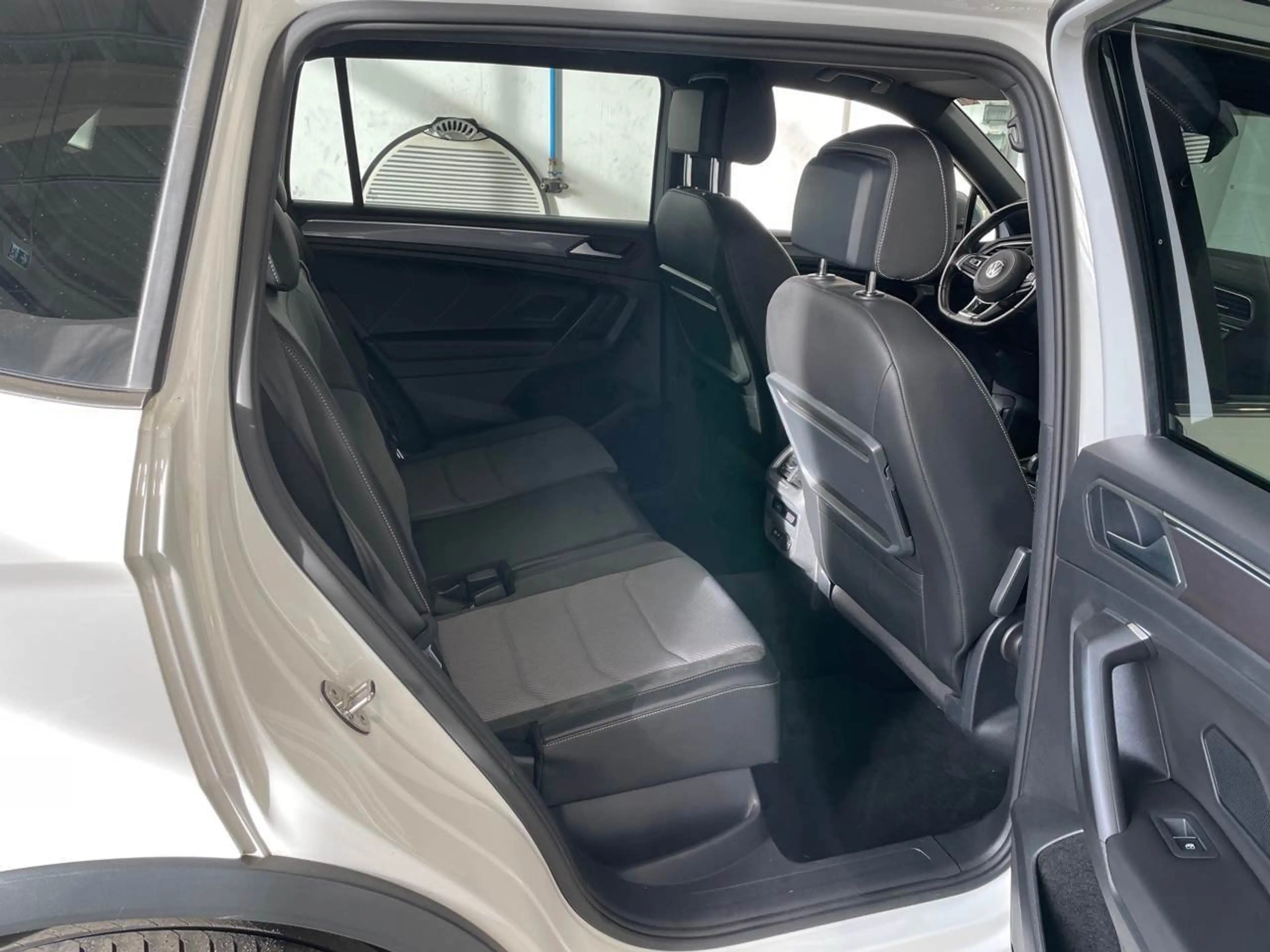 Volkswagen Tiguan Allspace 2.0 TDI Comfortline R-Line AID — photo 11