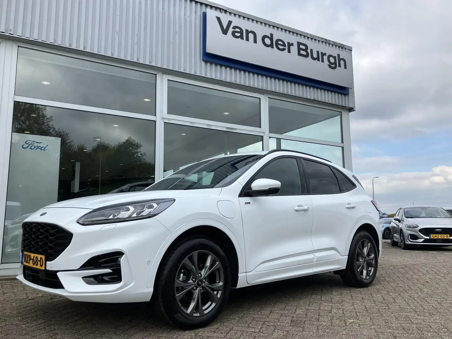 Ford Kuga ST-Line X 2.5 Plug-in Hybrid 225pk WinterPack - Dr Wit - 2