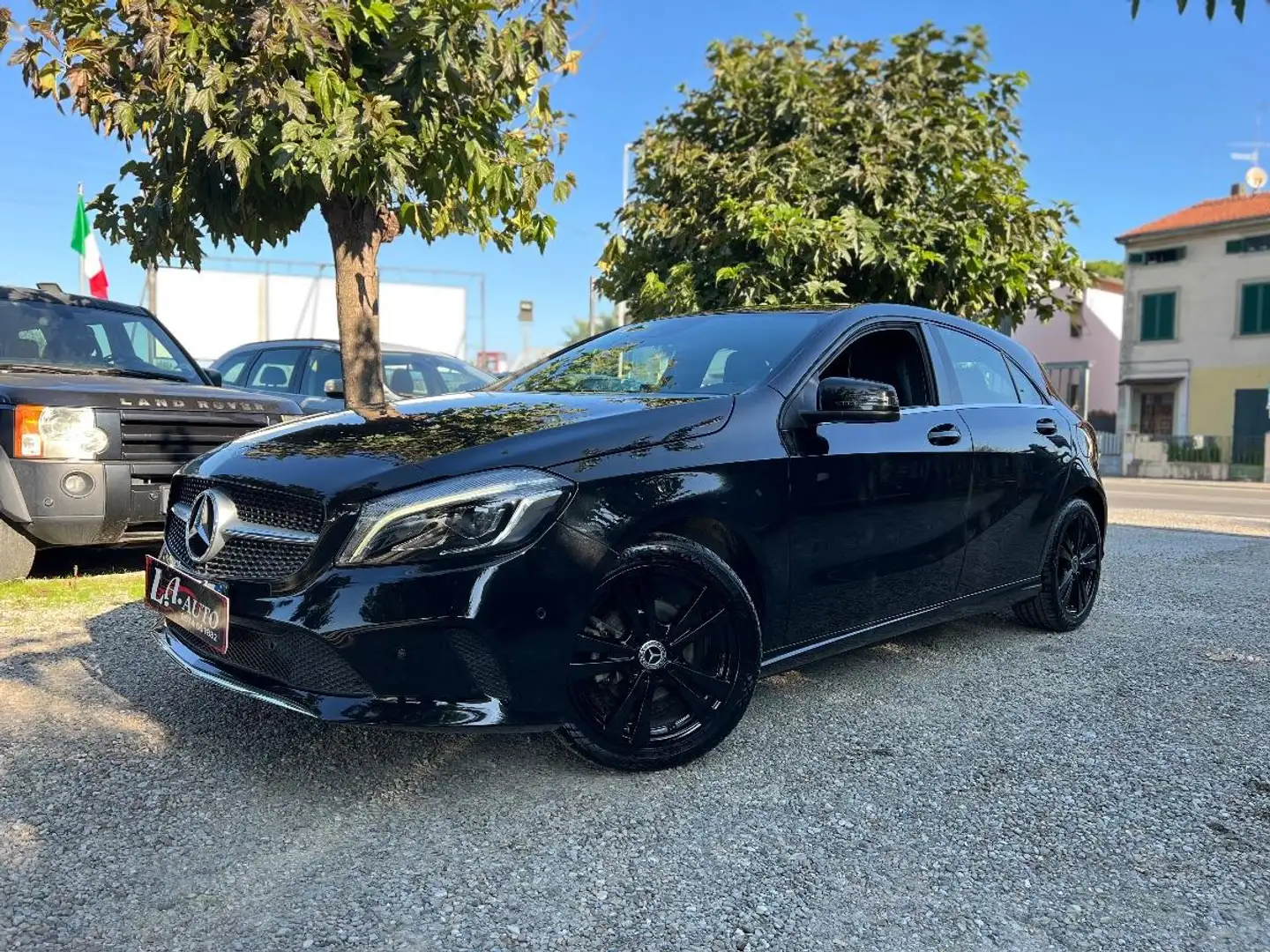 Mercedes-Benz A 180 A  d Premium Schwarz - 1