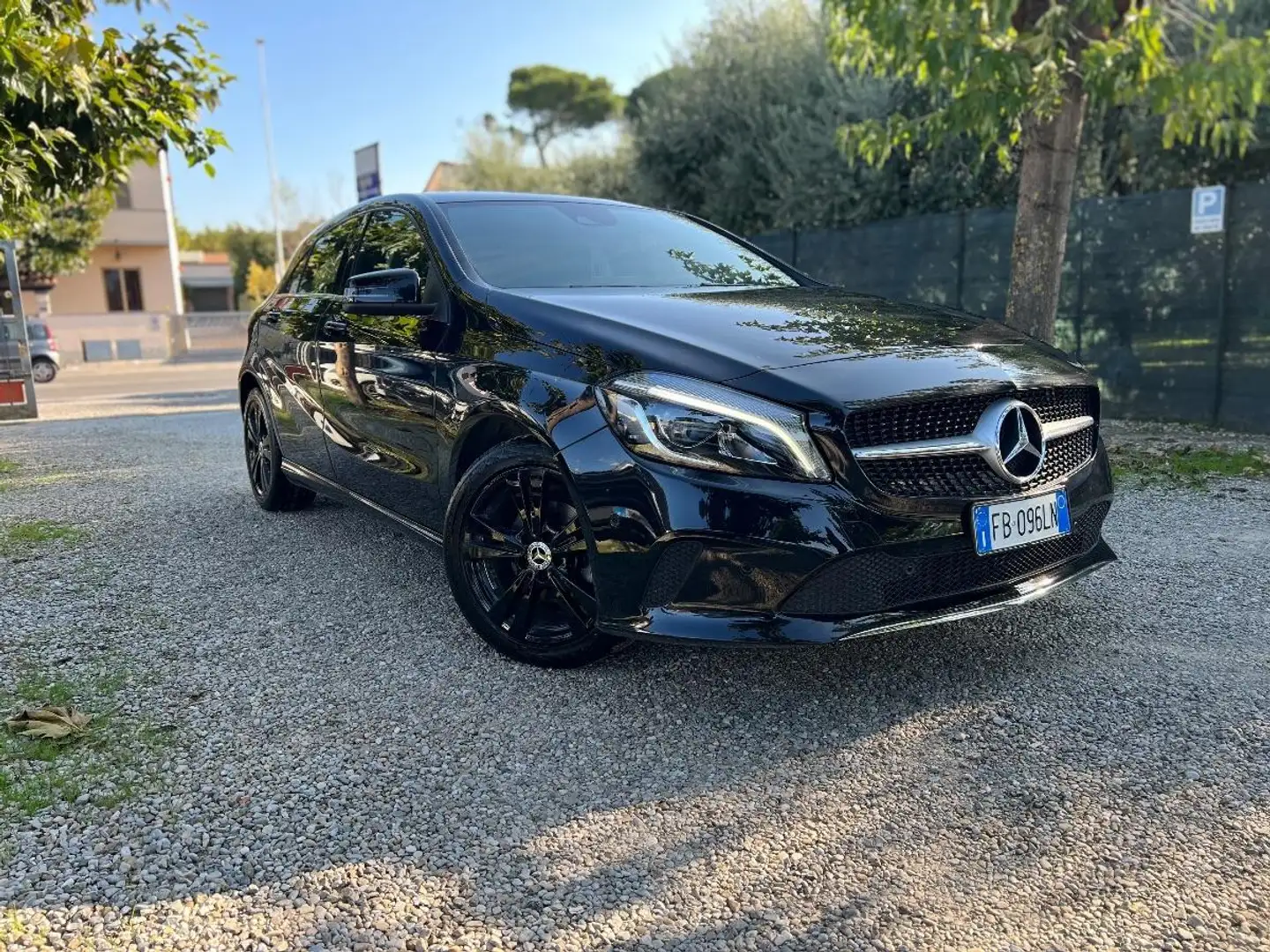 Mercedes-Benz A 180 A  d Premium Schwarz - 2