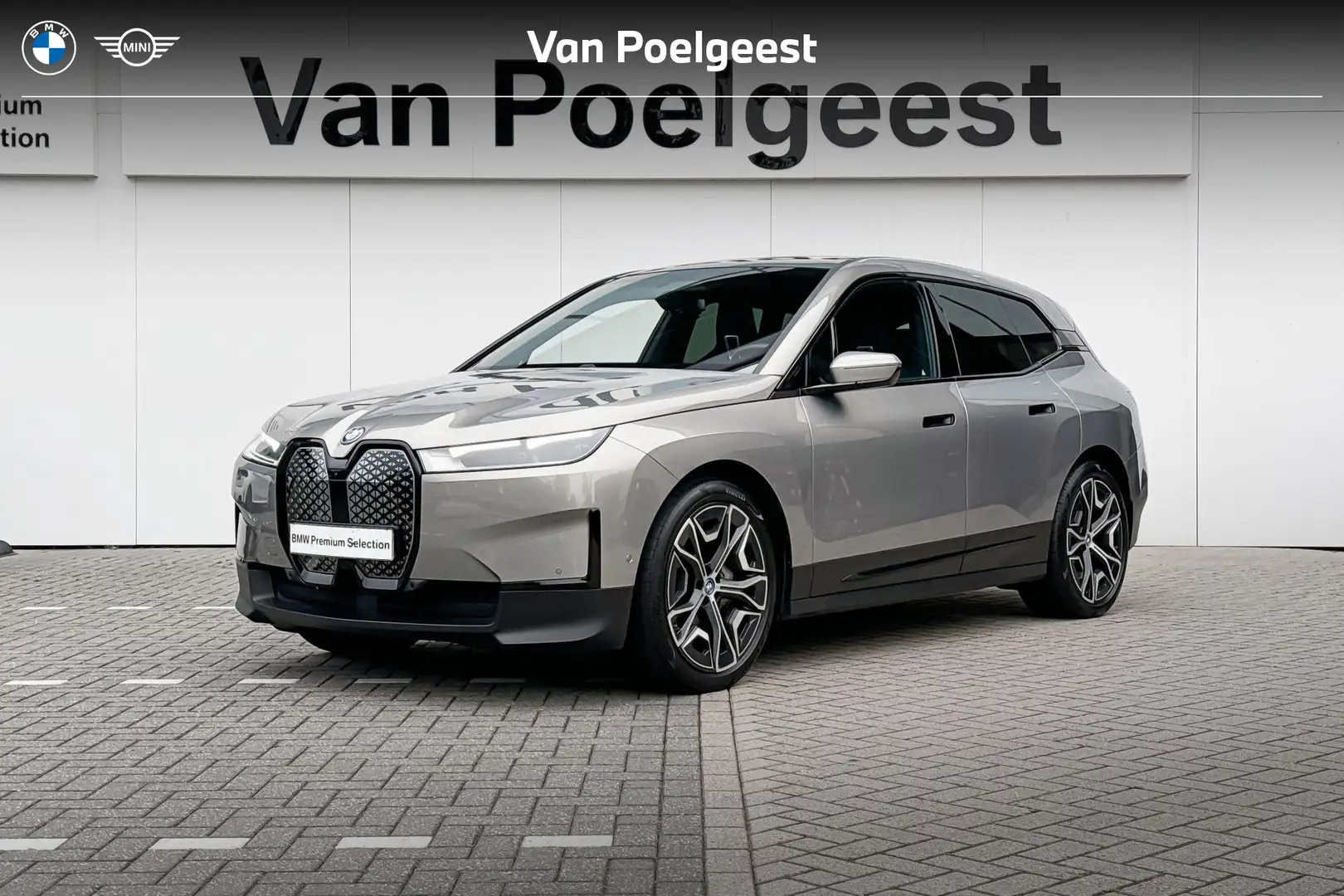 BMW iX xDrive50 Trekhaak | Panoramadak | Integral Active Grijs - 1